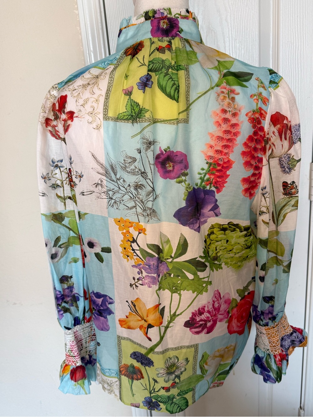 ALICE + OLIVIA Ilan Smocked-Sleeve Button-Front Blouse Sz L A0067 - Picture 5 of 9